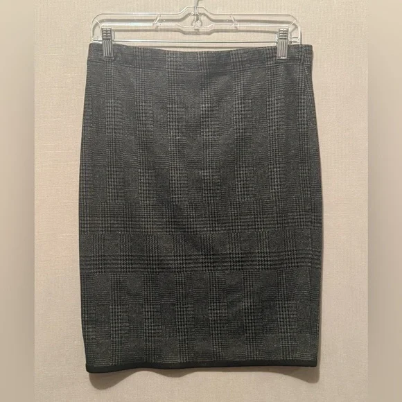 Max Studio Above the Knee Gray Plaid Skirt Size Medium - Picture 2 of 4